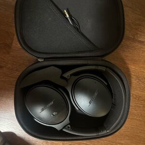 Bose Quiet Comfort Noise Cancelling Headphones